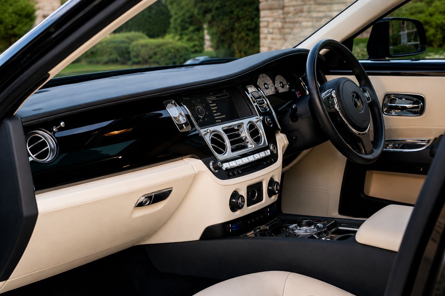 Rolls-Royce Ghost — view 3