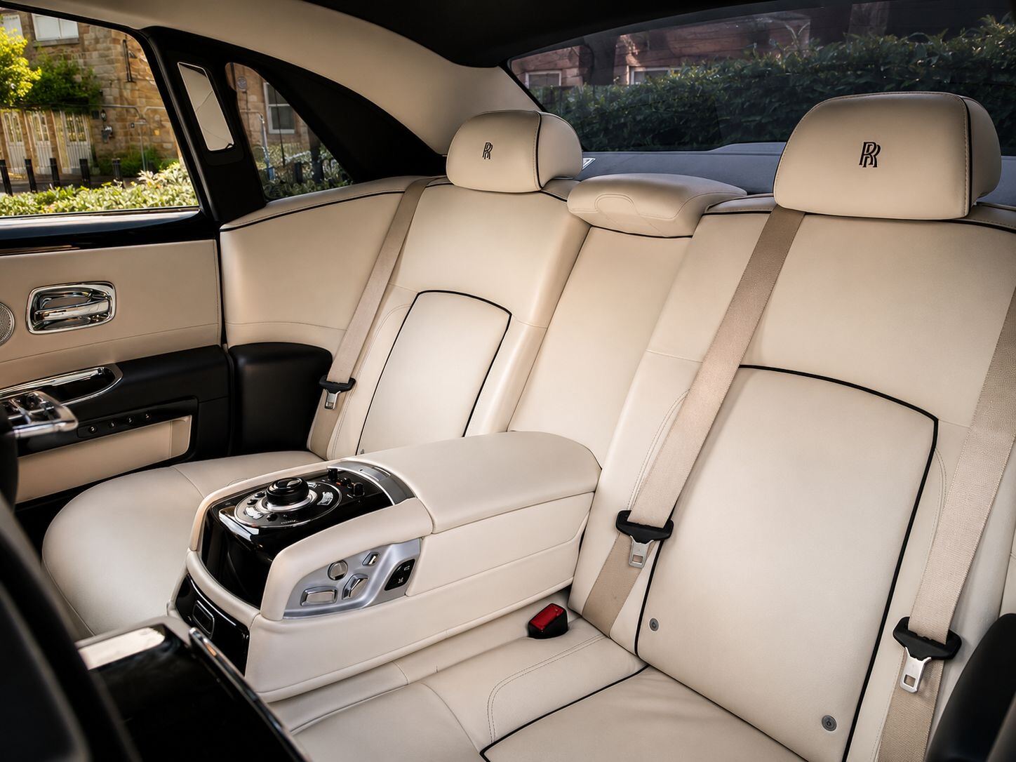 Rolls-Royce Ghost — view 4