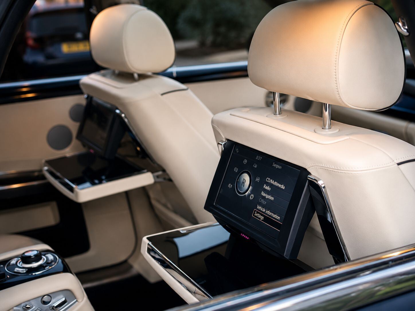 Rolls-Royce Ghost — view 5