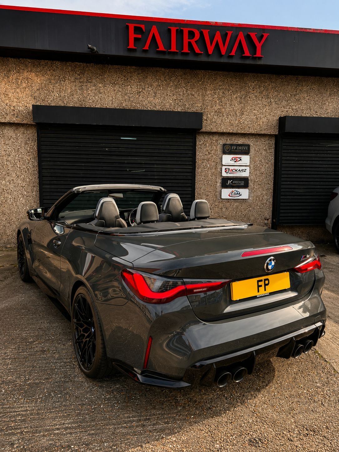 BMW M4 Competition Convertible — view 2