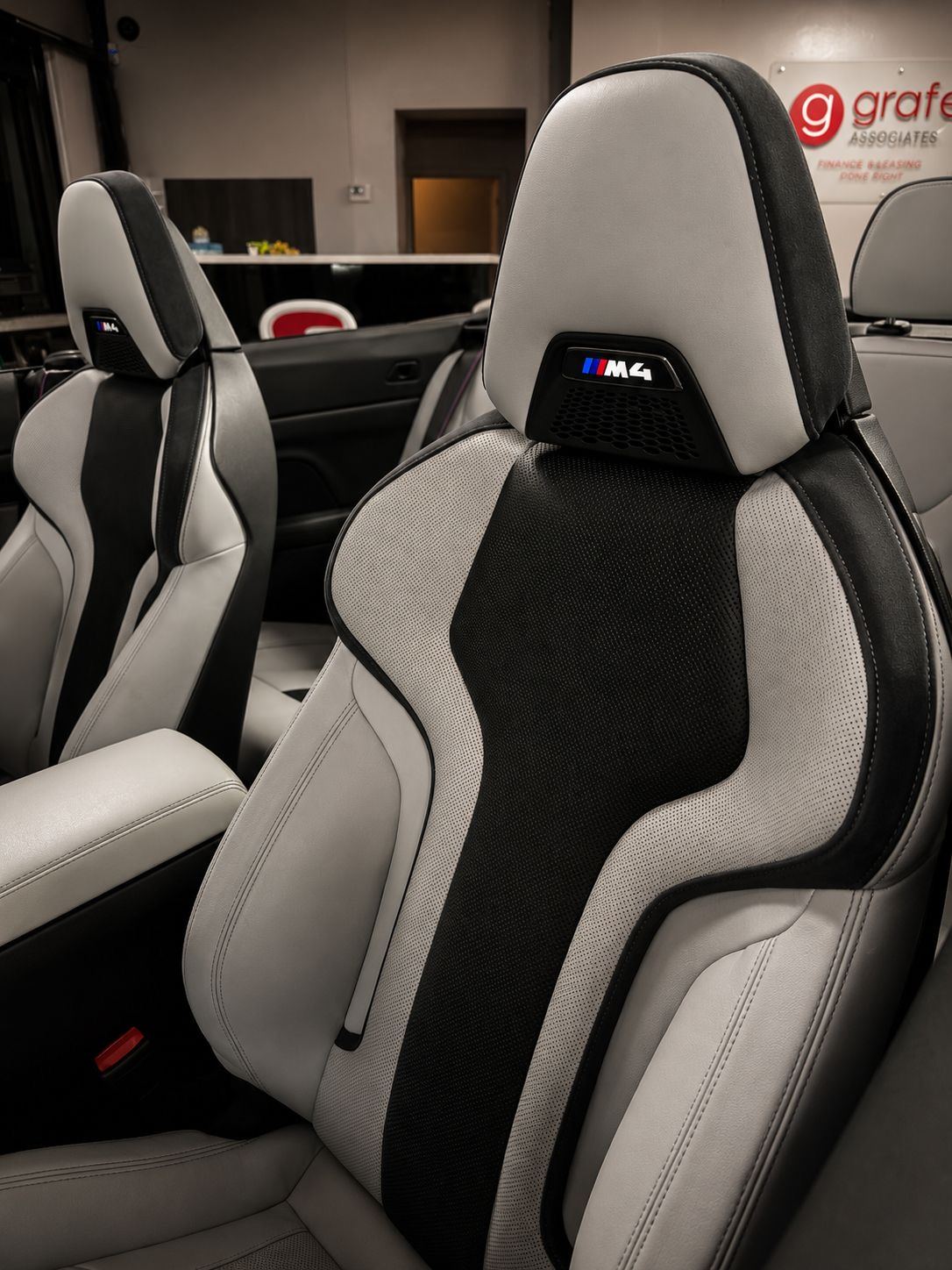 BMW M4 Competition Convertible — view 4