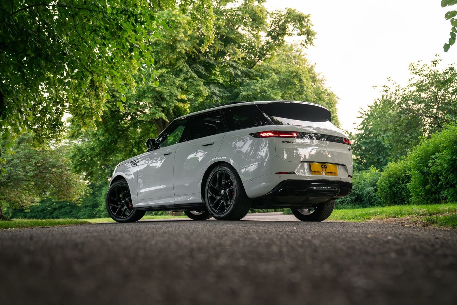 Range Rover Sport — view 2