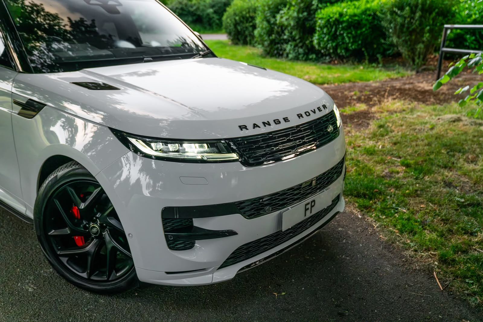Range Rover Sport — view 4