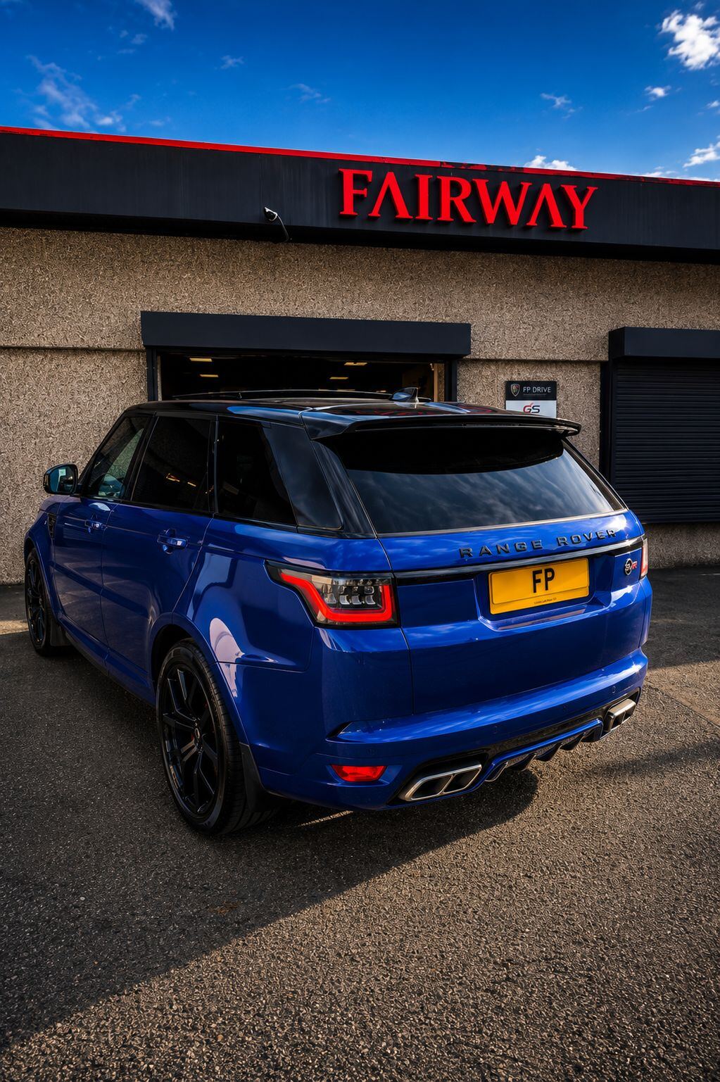 Range Rover SVR — view 2