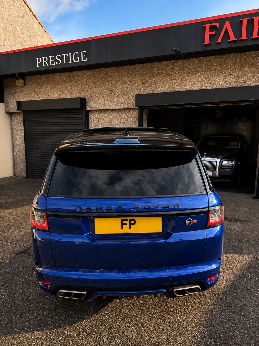 Range Rover SVR — view 3
